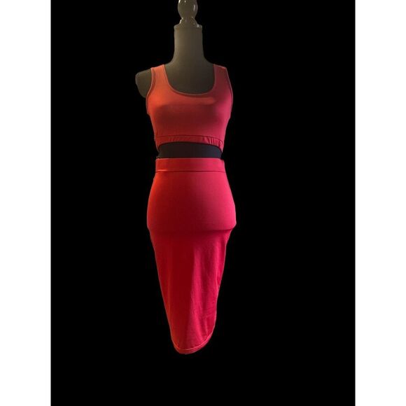 Beautiful Ladies Red Size S, Red Skirt with Matching Crop Top - Picture 2 of 4